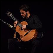 Profesor Superior de Educación Musical con orientación en guitarra clásica